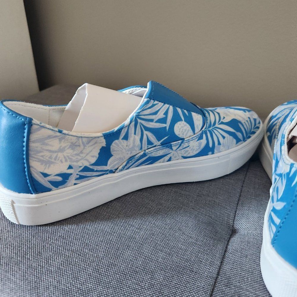 The Maisy Sneaker By Comfortview - Tonal Floral - Size 7.5 - Picture 7 of 9